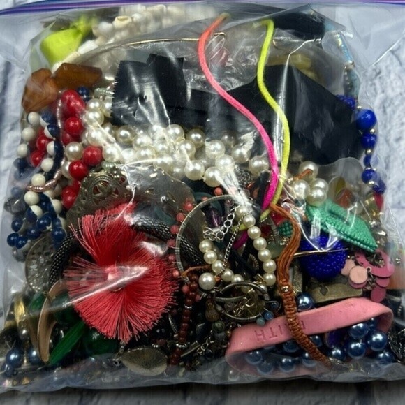 5 pounds of craft jewelry bundle vintage to current for repurpose - Picture 2 of 10